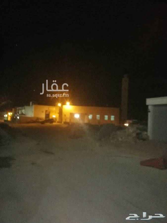 1680324 شقتين متقابله وكل شقه لها مدخليان مجلس مقلط صله مطبخ غرفتين دوره مياه ٢ اشقق نفس بعض