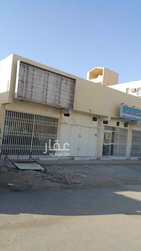 1396050 حي الحزم جنوب الرياض مكونها من 4محلات وغرف في الخلف عدد 5 وفي الخلف نظام شاليهات عدد 10 اقسام كل قسم غرفه وحمام ومطبخ وفيها اربع مداخل للسيارات الدخل الكلي في السنه 209600الف وطبعن باقي في العقد مع المالك 6سنوات الموقع معروض للتقبيل