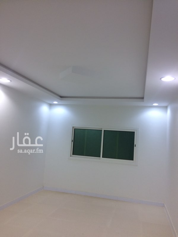 1551705 3 غرف وصالة ومطبخ وحمامين مع سطح خاص
فيه امكانيه تأجيرها لكن الست الاشهر الاولى مقدم شهري ب 1300 ريال