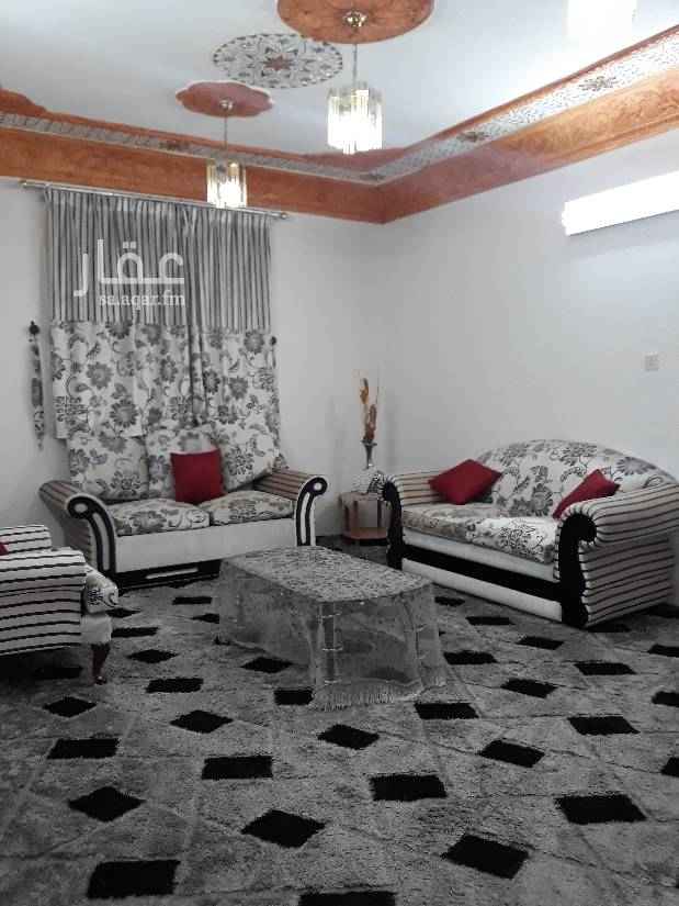 1551765 دورثاني مكون من مجلس كبير 4*7 ومجلس مختصر 5*3.5 مقلط 4*6 ومجلس نساء 5*4 و3 غرف نوم ومطبخ و3 دورات مياه وصاله 4*8.. مع ملحق 4 غرف وصاله كبيره 4*9 و2 حمامات ومطبخ ...للايجار الموقع ابها حي الموضفين ...جميع الخدمات متوفره بالحي المطلوب/ ٣٠ الف ريال سنويا
