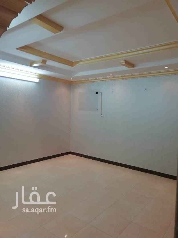 1297583 عباره عن دور أرضي من خمس غرف وثلاث دوراه مياه ومدخل سياره قريب الخدمات وشار الشباب والقطار