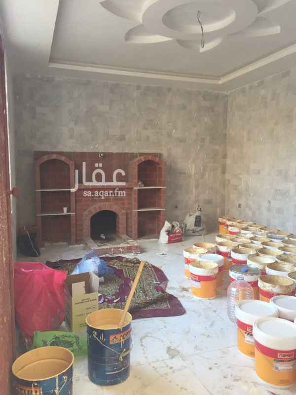 763158 دور مؤسس على دور وشقتين
الدور مكون من
مجلس رجال
مجلس نساء
مقلط
صالة
مطبخ
مستودع
غرفة غسيل
٣ غرف نوم
مشب
٣ خزانات مياه
مساحات واسعه جداً
حوش مساحته واسعه
الموقع على شارعين ١٥ وبجوار مسجد