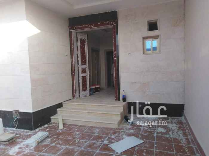 1714407 فله للبيع مساحه 312 دورين وملحق نضام شقق في الحمدانيه المواصفات ادور الارضي حوش غرفة حارس خمس غرف 3 حمامات صاله مطبخ مدخلين ادور الاول خمس غرف 3 حمامات صاله مطبخ مدخلين ادور الملحق مدخلين غرفتين حمامين صاله مطبخ سطحين السعر مليون 100الف اعتذر الموقع غير دقيق للتواصل علا رقمي الي في عقار0530160677