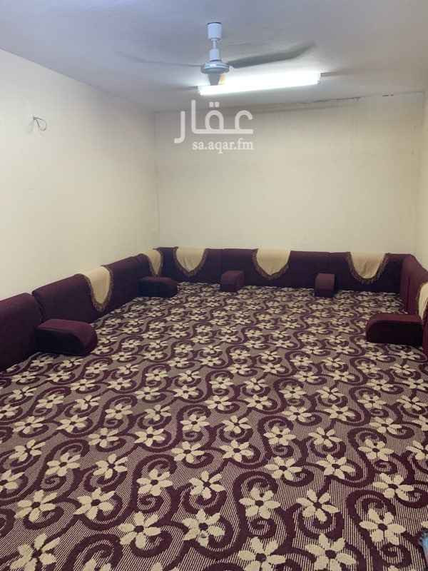 1637787 مجلس. وغرفه. ومطبخ صغير. ودوره مياه. مفروشة ومكيفه. حي الراقي خميس مشيط