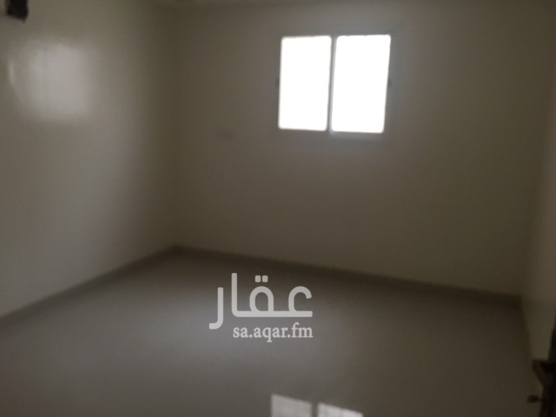 1646430 ٤غرف نوم بدورتين مياه ومجلس مكيف ومقلط مع الصاله بدورتين مياه ومطبخ مكيف وصاله واسقف جبسيه وفيها مدخلين واحد لمجلس الرجال والمدخل الثاني على الصاله تشطيب شخصي وغاز مركزي وعداد كهرب خاص وماء