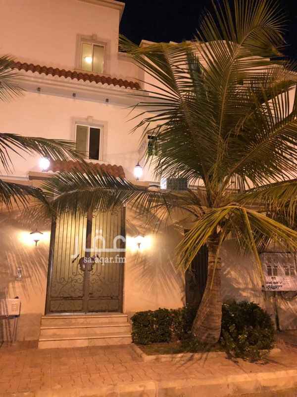 1298083 دور ارضي نضيف جدا
٣ غرف نوم
مجلس كبير
صاله كبيره
٤ حمامات
غرفة خادمه
وغسيل
شارع ٣٢
حى البساتين