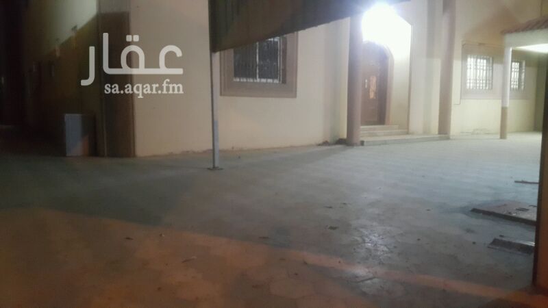1291653 للايجار دور ارضي بحي القادسية يفتح مباشرة ع المسجد
4 غرف نوم مجلس ومقلط وصالة كبيررة ومطبخ بمستودع كبير ومشب خارجي بمغاسل وحوش وسيع مرة
حي القادسية قريبه من طريق جابر