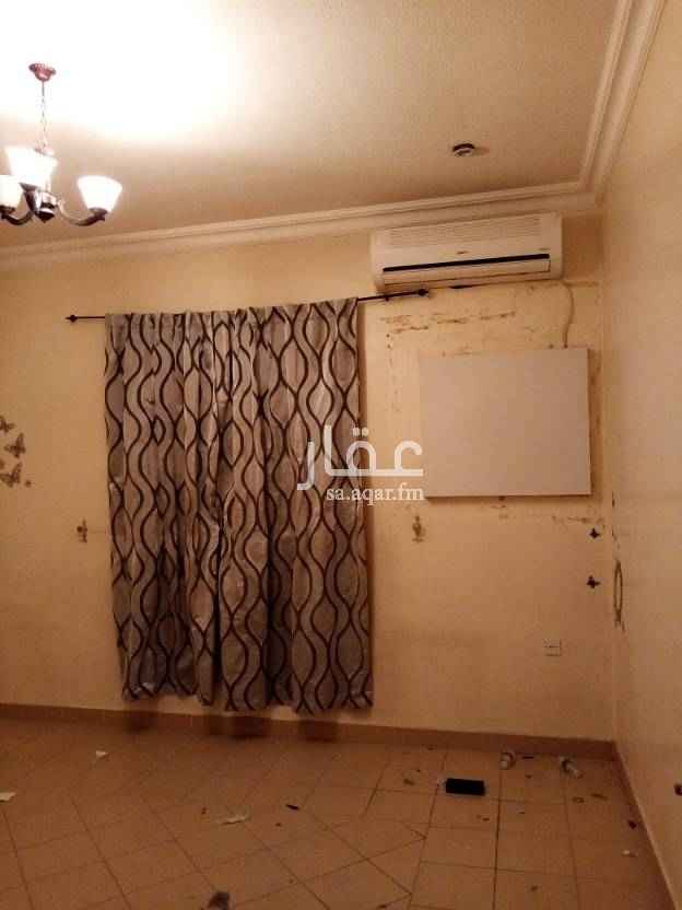 1764507 شقة عبارة عن أربع غرف وصالة كلها مكيفة وثلاث حمام المطبخ راكب ويوجد مصعد