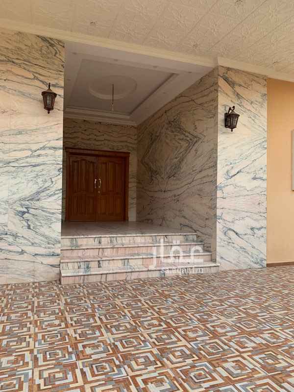 1724393 فيلا فاخرة / بحي المحمدية ٢
مساحة مسطحات البناء: 935 متر
الدور الأرضي صالونين كبيرة منفصلة بمدخلين منفصلين للنساء والرجال + صالة مدخل + مطبخ رئيسي + مدخل خلفي للمطبخ - مصعد + مسبح + مجلس مطل على المسبح
الدور الأول: ٥ غرف نوم بحماماتها + صالة كبيرة + مطبخ صغير سيرفيس
الدور الملحق: مجلس كبير مع حمام + غرفة خادمة مع حمام + غرفة غسيل كوي
مدخل جراح سيارة + غرفة سائق وحارس
الموقع غير صحيح على الخريطة