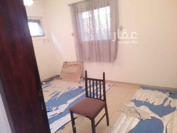 1743388 الإيجار شقة عوايل من ٤غرف مدخلين في البايونية