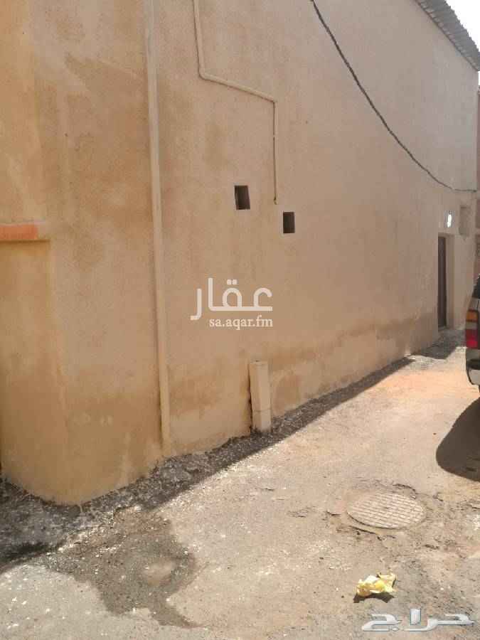 1448945 بيت شعبي بصك إلكتروني 10*10على شارع وسبب بعرض 4متر نافذ مكون غرفتين وصاله ومطبخ وعدد 2 درة مياه وغرفة غسيل وسط وبه غرفتين ودوره مياه سعر البيت بلاثاث