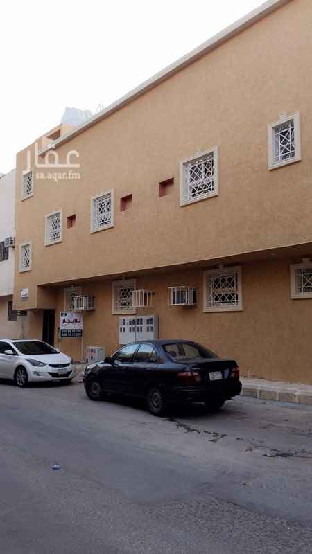 742479 عماره جديده مكونه من ثلاث ادوار الاول والثاني ثلاث شقق موصفتها غرفتين وصاله وحمامين ومطبخ والسطح شقتين بغرفتين وحمام ومطبخ العرض مباشر لدينا وبالله التوفيق