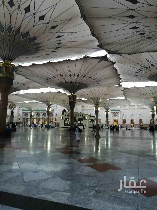 1533058 محل للهدايا والاكسسورات بالمركزيه داخل مجمع طيبه ١ وملاصق للحرم الإيجار و رخصه المحل ساريه لنهايه السنه
للايجار او البيع
للتفاصيل اكثر الرجاء التواصل على الواتس اب