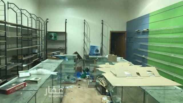 1551620 يوجد فيه مستودع وحمام