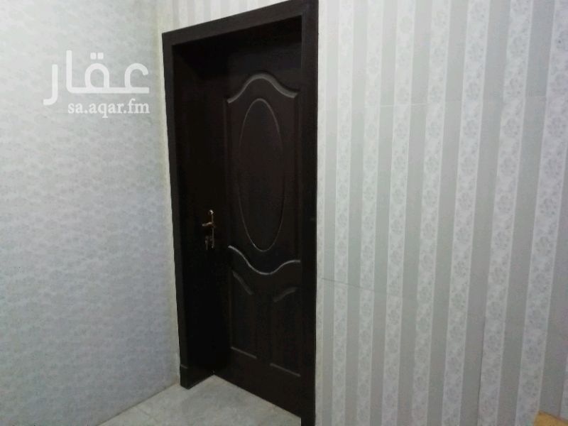 1348959 للايجار دور وشقتين في ٩٢ ج البيت جديد والدور حلوه وفيهو حوش والشقق كل شقه ٣ غرف