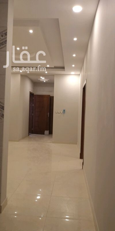 1298883 مشروع شقق حي بيان لتمليك
شقة ١
مدخلين
مجلس مقلط صالة مطبخ عدد 3 غرف نوم وحدها منهم ماستر وغرفة غسيل
مطبخ راكب ومكيفات راكبها