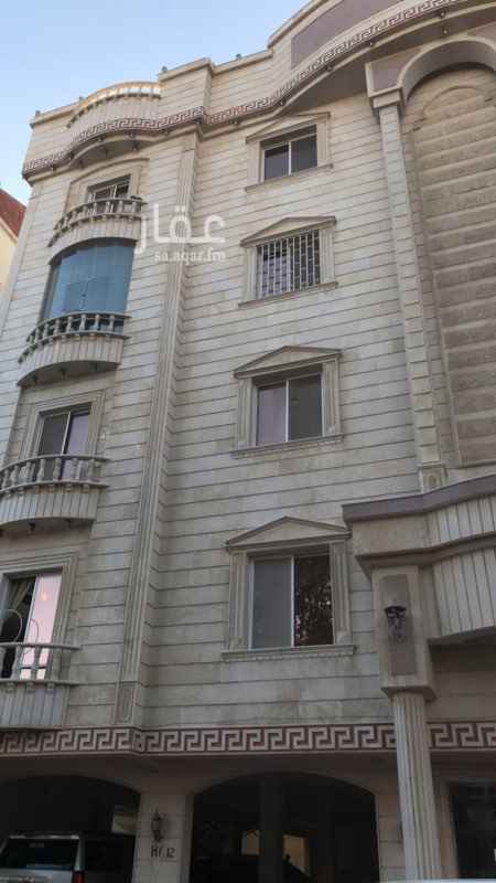 1402657 شقة حي الصفا عماير السلطان خلف الدانوب مساحة 254 م 7 غرف + صالة + 4 دورات مياه + غرفة شغالة بدورة مياه + غرفة سائق + موقف سيارة