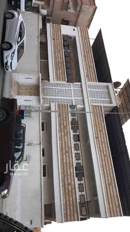 1594767 للبيع عمارة على شارعين قديمة بالثقبة
تتكون من ٤ شقق غير مؤجرة
السعر ٦٥٠ ألف ريال
0530835525☎️📞