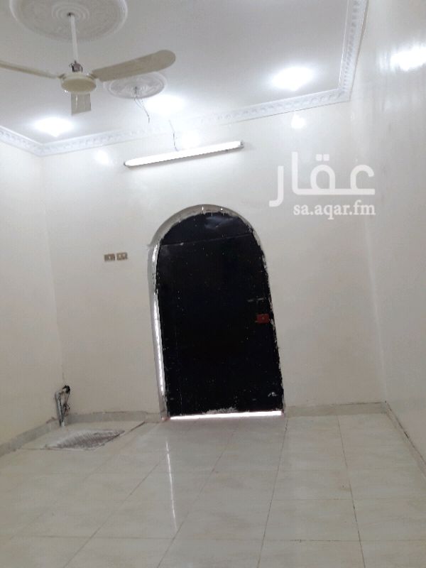 1365581 البيت يتكون من ٦غرف وحوشين وصاله ودورات مياه ٢صالح للسكن
