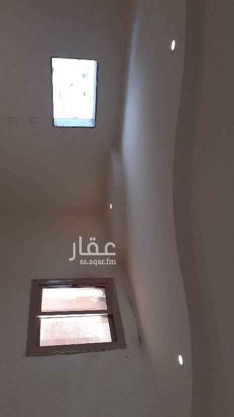 1588325 شقة في العتيبة ريع الحل الخط النازل
ثلاثة غرف ومطبخ وحمام
جبس وسراميك
