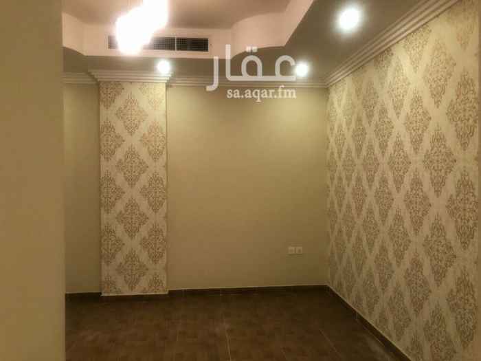 1269988 للبيع شقه في حي الحمراء قريه العلياء الشبيلي مكونه من ثلاثه غرف نوم إحداهما ماستر ٤دورات مياه وصاله ومجلس ومطبخ مودرن يطل علي الصاله ضمانات ووغرف سايق وغرفه خادمه ف مجمع سكني مكون من أوب يتكون من مسيح وصاله جم الشقه دور أول قابل للتفاوض للاستفسار للمعاينه جوال ٠٥٣١٠٩٧٢٥٢