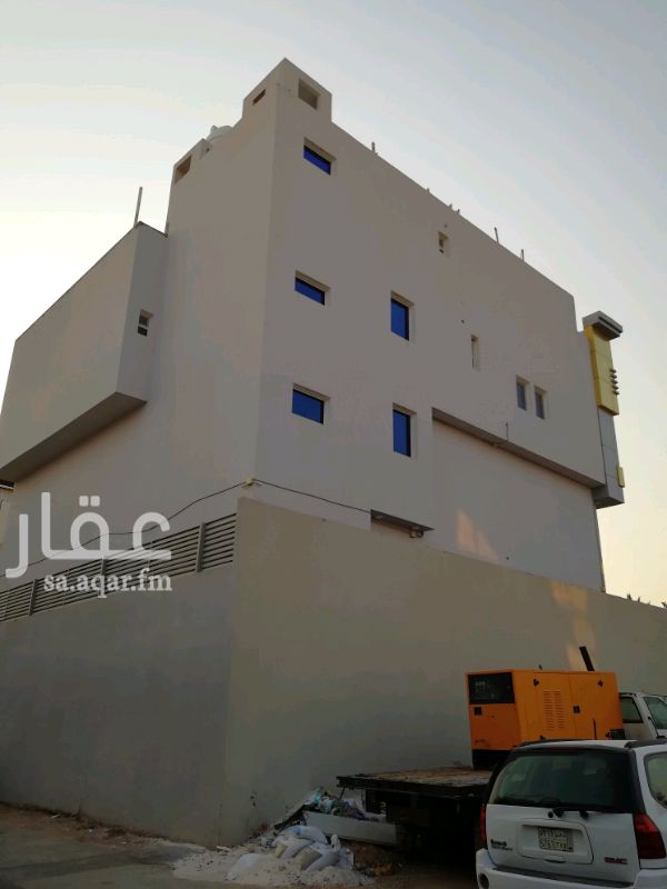 1290213 صاله 375متر مفتوحه دورين
سته معارض يوجد مصعد
كل مكتب 100متر
وجهه اكردنق مع زجاج عاكس
جديده اول ساكن
مساحتها 500 متر على شارع الأربعين الأمير نواف العماره للايجار بالكامل وقابل التفاوض