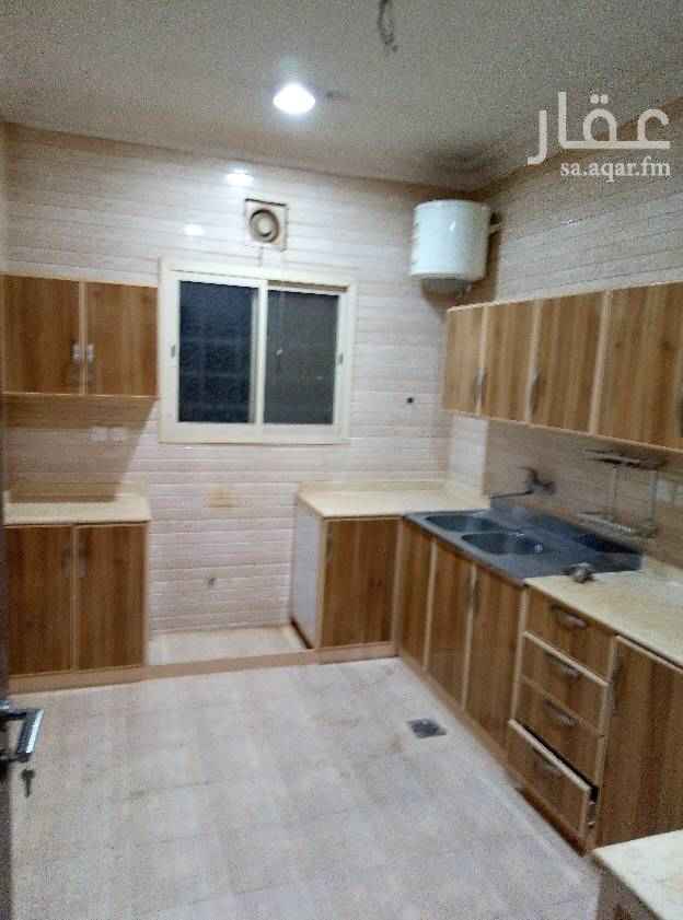 1635629 شقه دور ثالث 3غرف وصاله وحمامين ومطبخ مكيفات راكبه ومطبخ غداد مستقل