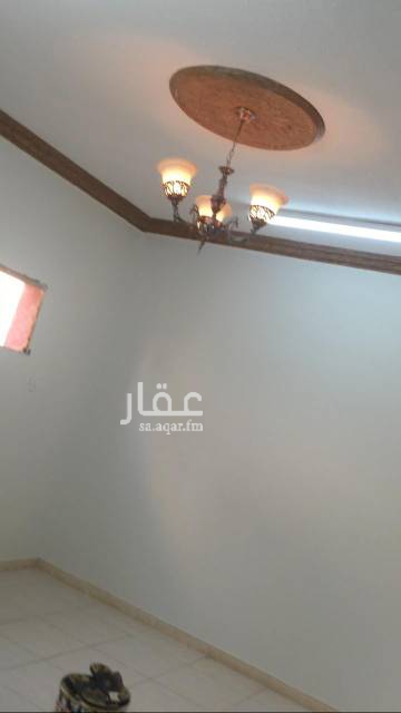 1643519 شقه دور ثالث 3غرف وصاله وحمامين ومطبخ نظيفه حي الرمال