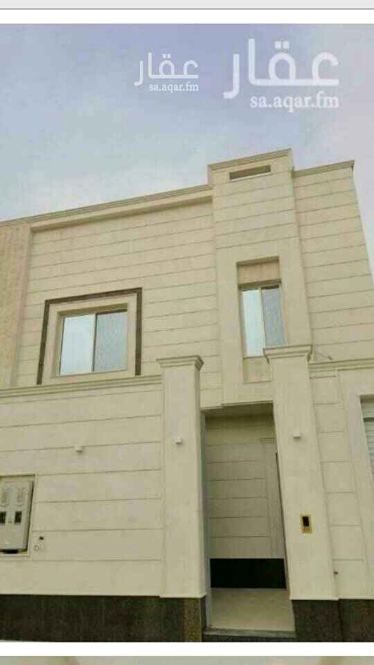 1504078 فيلا للبيع بالقيرون 350م مخطط بدر(أ)
عباره عن فيلا وشقه تحت مجالس وصالات ومطابخ وملاحق
وفوق 5غرف نوم 4دورات مياه وصاله
الشقه بمدخل خاص 3 غرف وصاله ومطبخ دورتين مياه .
الفيلا بناء ممتاز وشغل نظيف وضمانات .