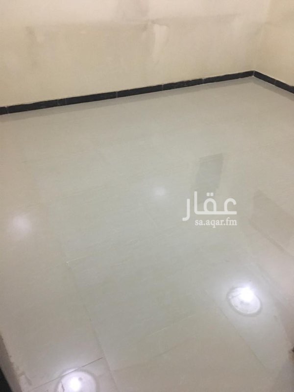 1630808 شقة في ڤيلا بحي اليرموك في الرياض 3 حمامات ، 3 غرف مع المجلس ، مطبخ ، سطح. مرفق الصور والموقع. للتواصل مع المالك اً
الايجار سنوي .