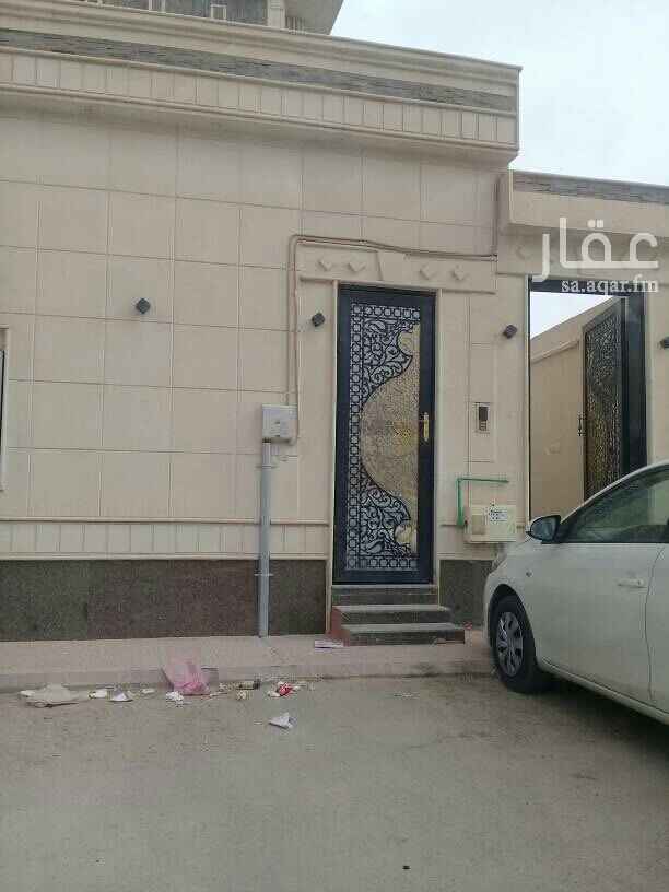 1457470 دورعلوي مستخدم ونظيف ٥غرف مطبخ صاله مستودع ٣دورات مياه مع سطح حي الرمال الذهبي ٢٤٠٠٠
غرب شارع البجادي الغرف كبيره