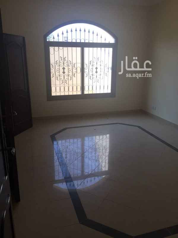1300115 فيلا للايجار بحى النعيم
٥ غرف نوم غير المجالس
مكيفات مركزى وبدون مطبخ ويوجد مصعد