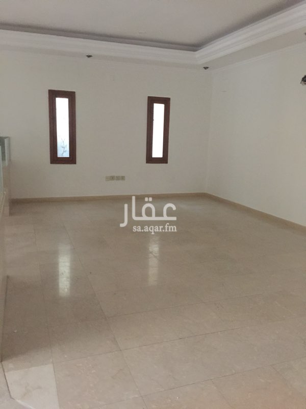 1300526 فيلا للايجار بحى النعيم دورين بدون ملحق
الدور الارضى مجلسين وصاله وغرفه نوم او مجلس اخر
الدور الاول ٣ عرف نوم وصاله ومطبخ