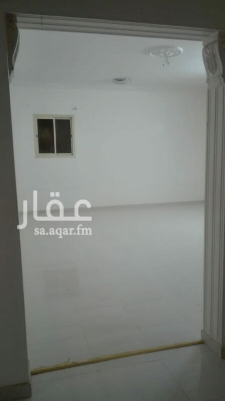 1410918 دور علوي للايجار بحي الرمال المربع الذهبي موقع ممتاز ثلاث غرف نوم ومجلس ومقلط عداد مستقل مستخدم نضيف 21الف دفعتين