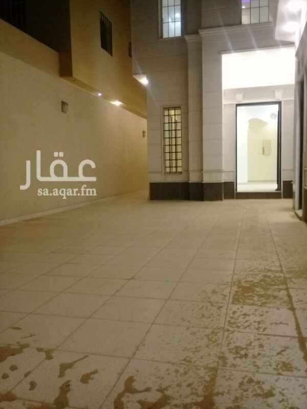 1412054 فيلا للبيع بحي الرمال التعمير مساحه 460شارع 30بناء شخصي وضمانات شامله درج صاله وشقتين موقع راقي تتكون من مشب مجلس صاله مجلس حريم مقلط غرفه كبار سن مدخل سياره غرفه خدامه غرفه سائق مدخل سياره كبير يسعدنا تواصلكم نستقبل عروضكم ونلبي طلباتكم مكتب المالكي للعقارات