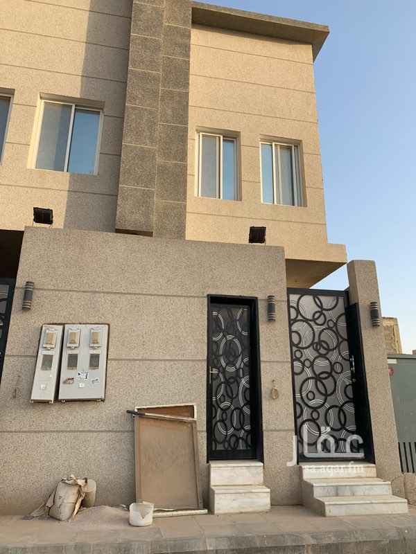1484850 للايجار غرفة سواق مع حمام ب ٥٠٠٠ ريال ب حي الامانه (العارض)