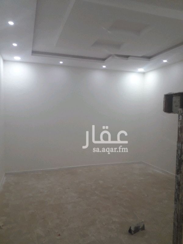 1351296 شقه ٤ وصاله جديده عداد مستغل
سطح كبير ١٥×١٥
ديكورات