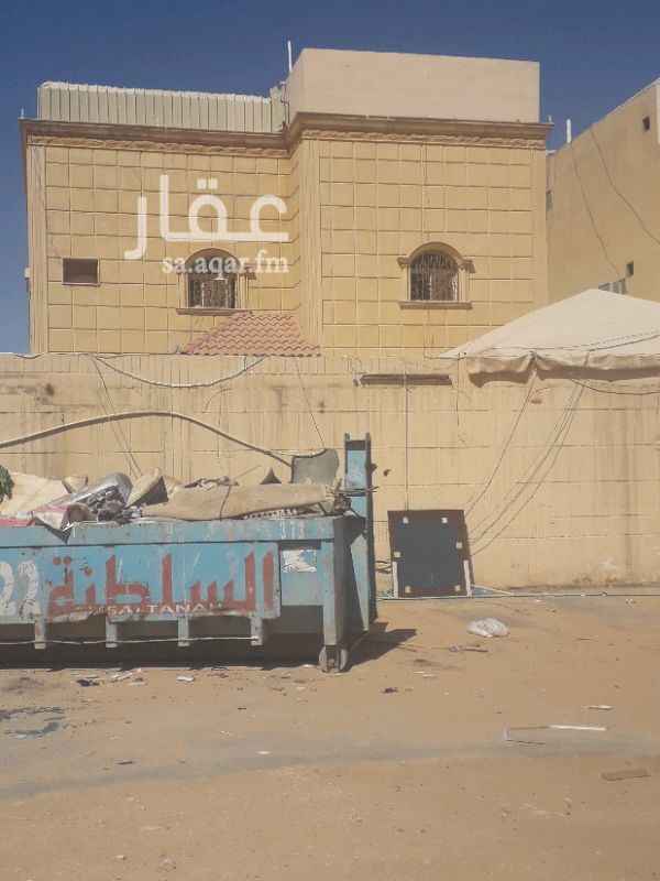 1409413 فيلا للايجار تتكون من مشب وحوش ومجلس رجال ومقلط ومجلس نساء ومشب نساء و11غرفه وصالتين ٨ حمامات ومطبخ يفتح على مسجد بحي النهضه