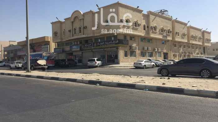 764837 عمارة تجاريه على 3 شوارع
30 شمال (شارع الامام محمد بن سعود ) + 20 غرب + 10جنوب
6 محلات تجاريه
30 شقه
جميع الشقق بمدخلين وصاله و3 حمامات
الشقق مؤجره بشيك واحد عقد لمدة 8 سنوات على شركة كبيره
الصيانه والكهرباء والماء على المستأجر .
مضى من العقد 1 سنه فقط متبقي 7 سنوات
الدخل الاجمالي 660 الف