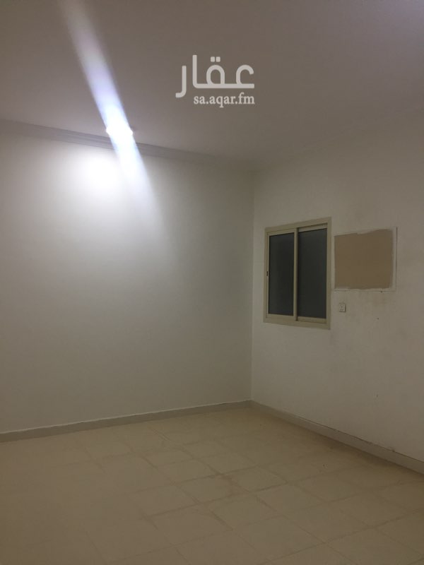 1690210 شقه للايجار بحي رمال
تتكون من اربع غرف *بها غرفه ماستر وسيعه + صاله + دورتين مياه + مطبخ راكب
قريبه جدا من الخدمات وشارع ع البجادي
قريبه من المسجد
عداد مستقل
يوجد بها سطح وسيع جدا ونظيف
شبكه جوال ممتازه
سعر شهري 1500
سعر سنوي 16500
للتواصل واتساب او اتصال
0567546671
0531329810