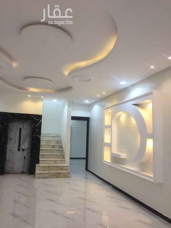 1754701 فيلا للبيع بحي المؤنسيه
درج صاله وشقتين الدور الارضي يتكون من مدخل سياره + مشب + مجلس رجال + مقلط+ صاله + مجلس نساء + غرفه كبار السن
الدور العلوي يتكون من صاله+ ثلاث غرف نوم ماستر
يوجد غرفه سائق
يوجد غرفه خادمه مع السطح
بناء شخصي تشطيب قصور وراقي جدا
يوجد جميع ضمانات
شارع 20 غربي
مساحه 390متر
سوم مليون 430
للمفاهمه واتساب او اتصال
0531329810
0567546671