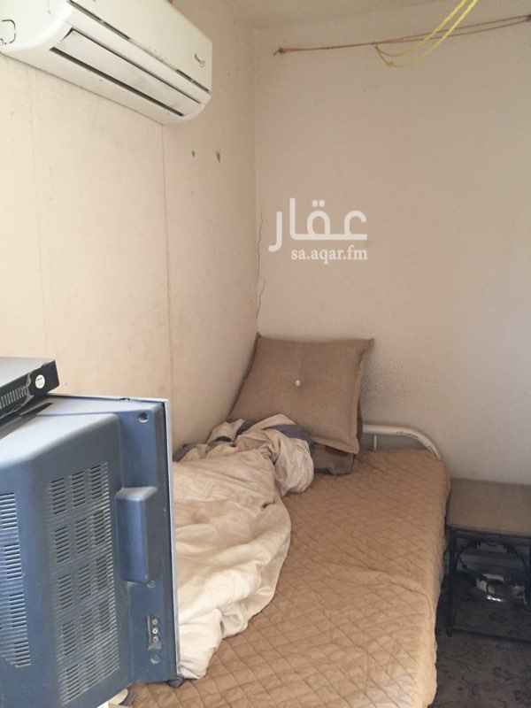 1583983 غرفة سائق مؤثثه فقط تحتاجه تنظيف فيها مطبخ ثلاجه مكيف سرير السعر قابل لتفاوض وشكراً