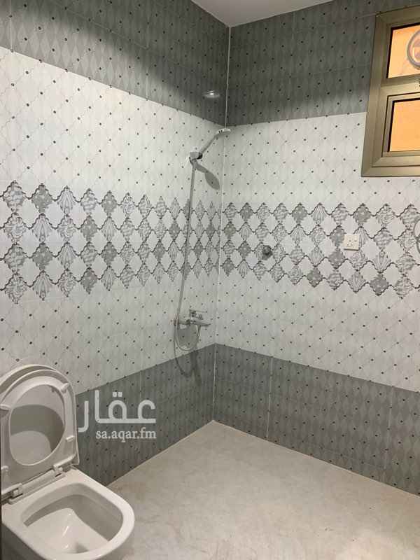 1654772 فيلا ( دور + ثلاث شقق )
دور مكون :
ملحق + غرفة سايق
مجلس رجال + مقلط + صاله + مطبخ ( مخزن + غرفه خادمه + دورة مياه ) + غرفتين ماستر + غرفتين + دورتين مياه.
الشقق مكون :
كل شقه لها مدخلين ( سطح )
( ثلاث غرف + دورتين مياه + مطبخ ).
توجد ضمانات :
عوازل + الكهرباء + سباكة .