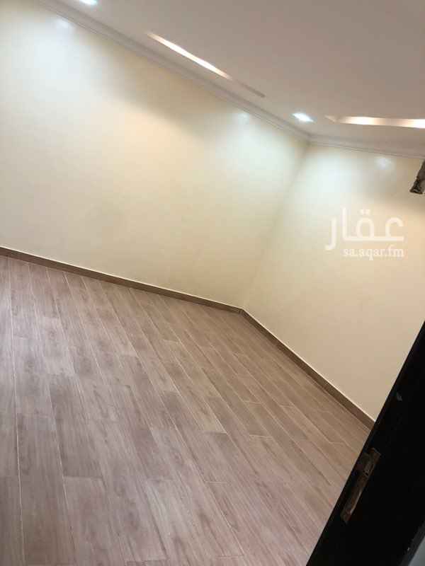 1585260 شقة نظيفة غرفتين نوم ومجلس وصالة ودورتين مياه ، مع سطح ٤٪٤
كهرب مستقل
هويدي