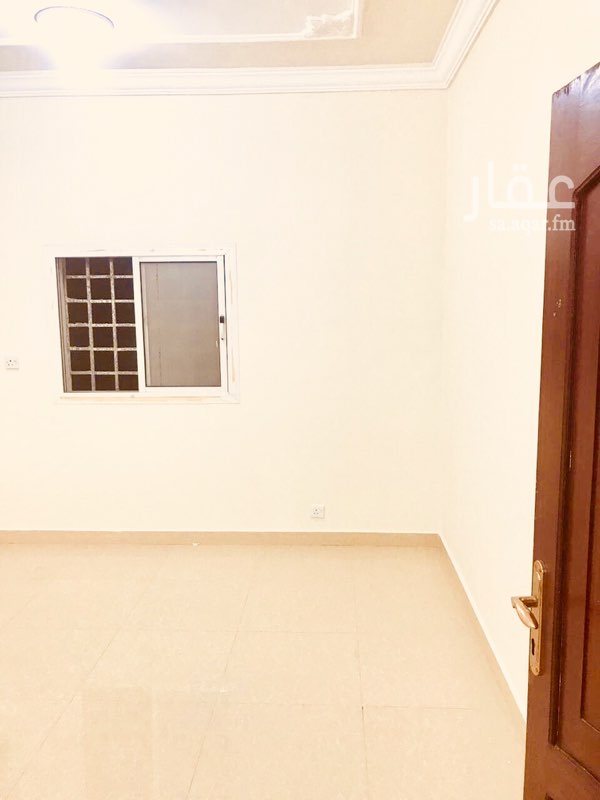 1749841 شقة ٣ غرف للايجار مكونة من:
مجلس رجال
مجلس نساء
صالة
ممر
٢دورات مياة
مستودع
مصعد
مواقف لسكان العمارة
العمارة مزودة بكمرات مراقبة
الموقع مميز بجوار جامع الاحسان وامام سوبر ماركت النهدي