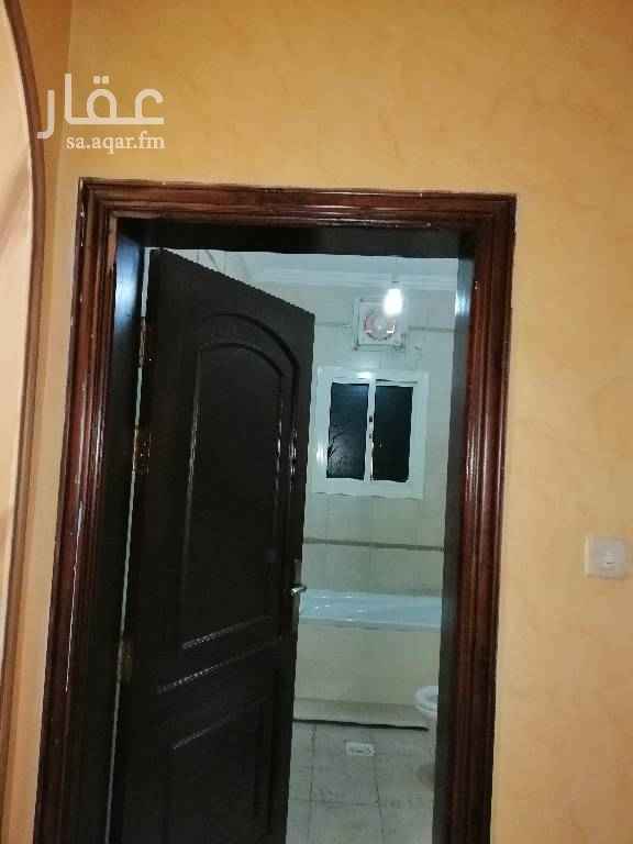 1464735 شقه 6غ
غرفه شغاله
صاله
مطبخ
مدخلين
غرفه سائق
موقفين
خزان مستقل علوي وسفلي