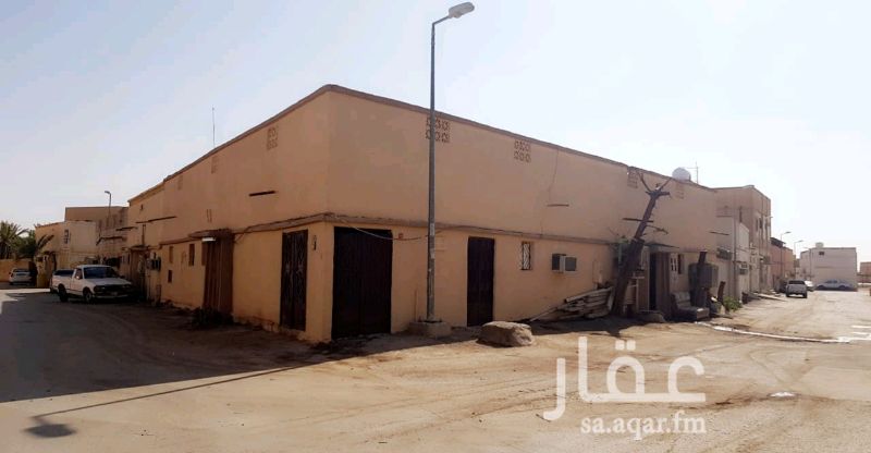1293844 *بيت شعبي بلك مرابيع بالحاير*
*مساحته 340م*
*زاوية شارعين 11م و شارع يتراوح من 11م الى 19م*
*مقسم الى قسمين*
*قسم 8غرف وصالة و3دورات مياة*
*وقسم غرفتين وصالة ودورة مياة ومطبخ*
*عدادين كهرب*
*مؤجر عزاب مصريين*
*حد 180.000*
*العرض مباشر ونرحب بالوسطاء*
*مكتب عبدالله المنيع للعقارات*
ابو نبيل
0531947464