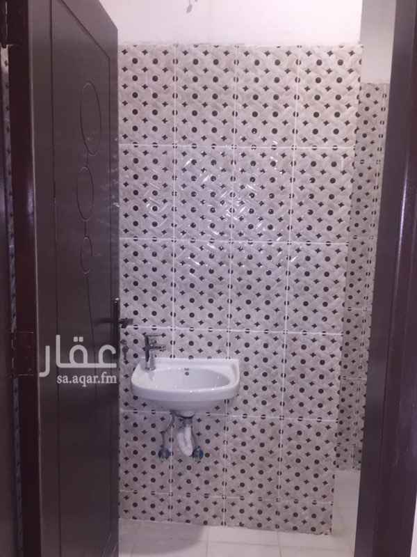 1635670 يوجد لدينا غرفة للإيجار عزاب نظام أستديو على شارع الأمير عبد المجيد في مخطط بقشان يوجد فيها مكيف راكب 1000 ريال شامل الماء والكهرباء ٠٥٥٣٢١٩٧٣٥