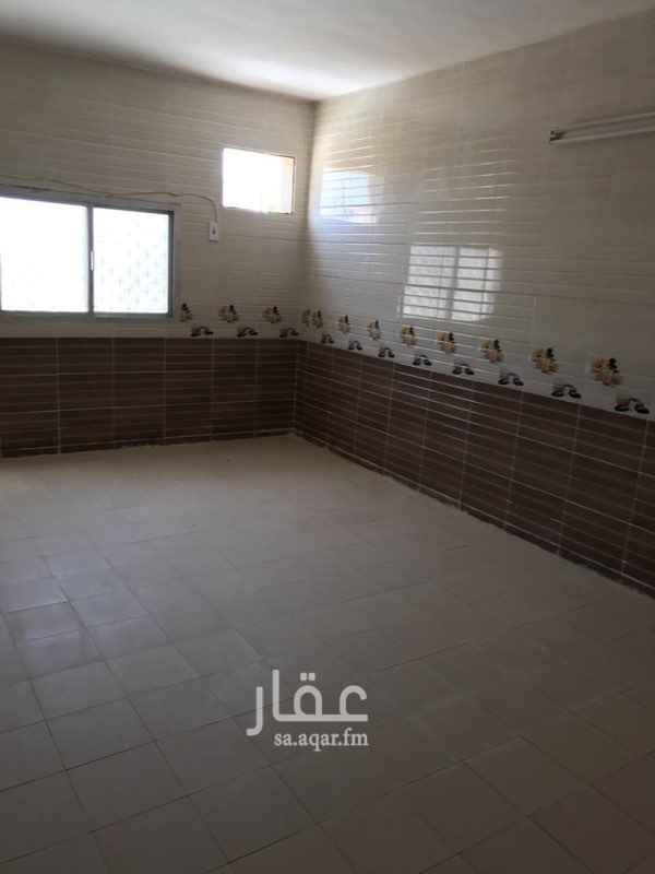 1365149 عماره مجدده بالكامل ثلاث ادوار
الدور الاول مكون من ست غرف
والدور الثاني سبع غرف
والدور الثالث خمس غرف وسطح
يوجد غرفة خارجيه للسائق وحوش كبير مواقف سيارات