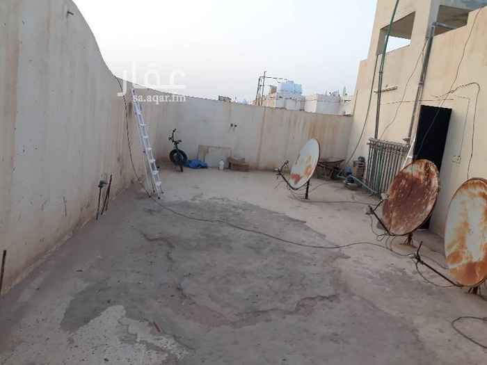 1521922 شقه للايجار في المونسية الدور الثانى فى فيلا مكون ٣غرف وصاله ٢ حمام ومطبخ بدون شئ راكب مجددة السعر ١٥.٠٠٠ الف ريال دفعتين عداد مشترك ممتاز جدا وقريب من جميع الخدمات للتواصل مع ابو عمر